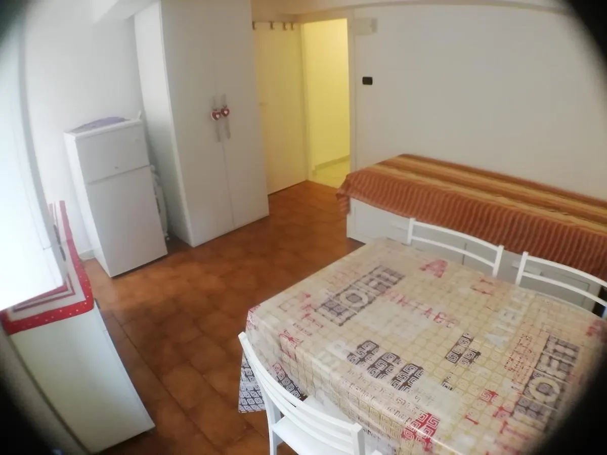 Over The Rainbow - Cozy Studio In The Centre Of Ferrara Apartment